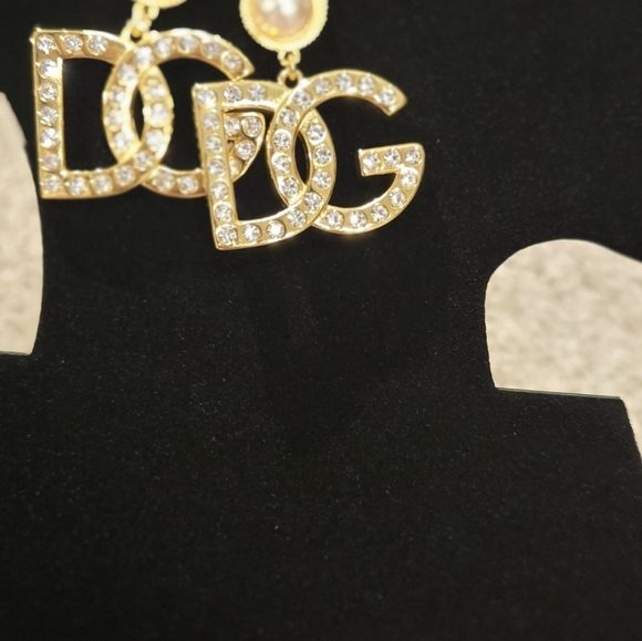 D&G 18kgp Elegant Gold and Pearl Earrings - Picture 6 of 9